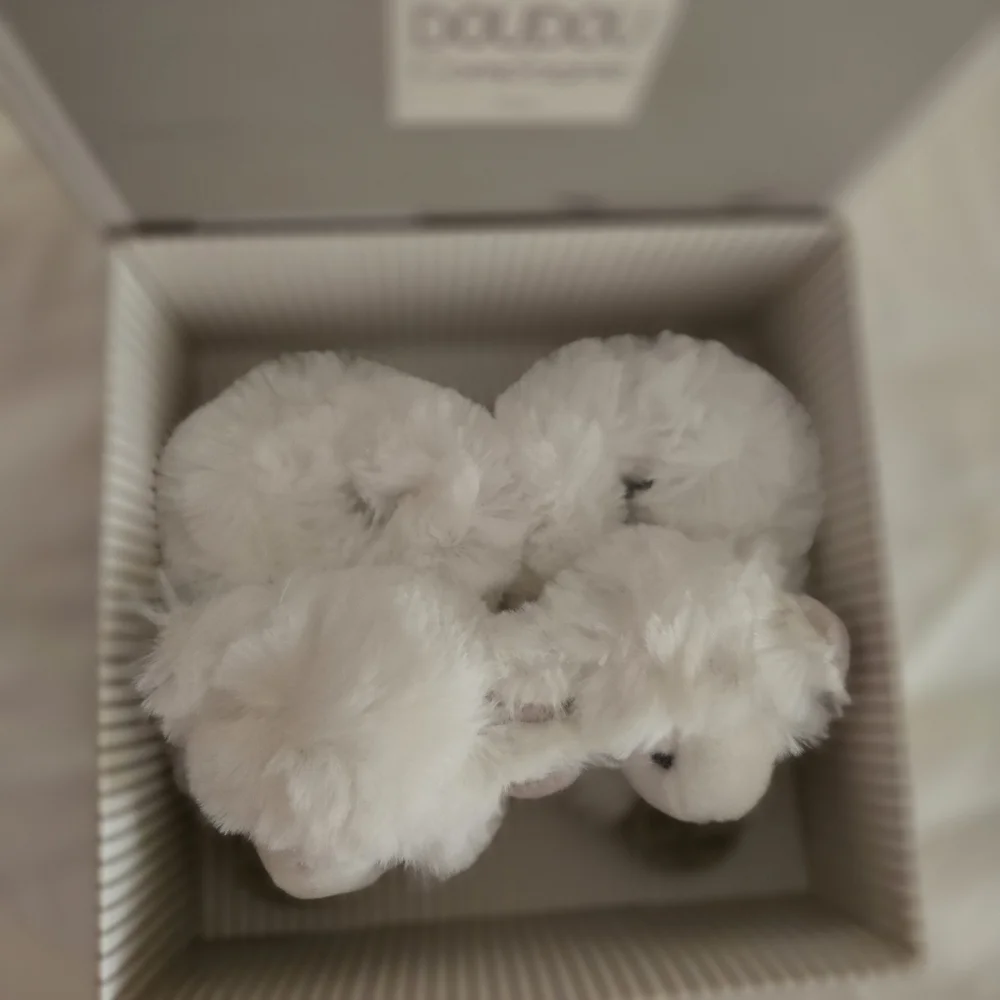 NWT Dou Dou Compagnie White Lamb Sheep Baby Newborn Slippers